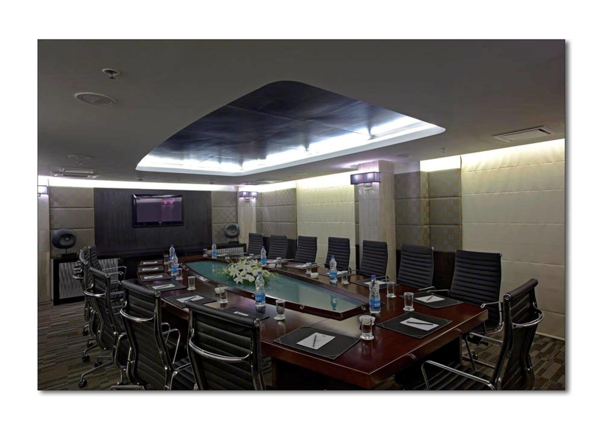 Radisson Hotel Sector 29 Gurugram Gurgaon Bagian luar foto