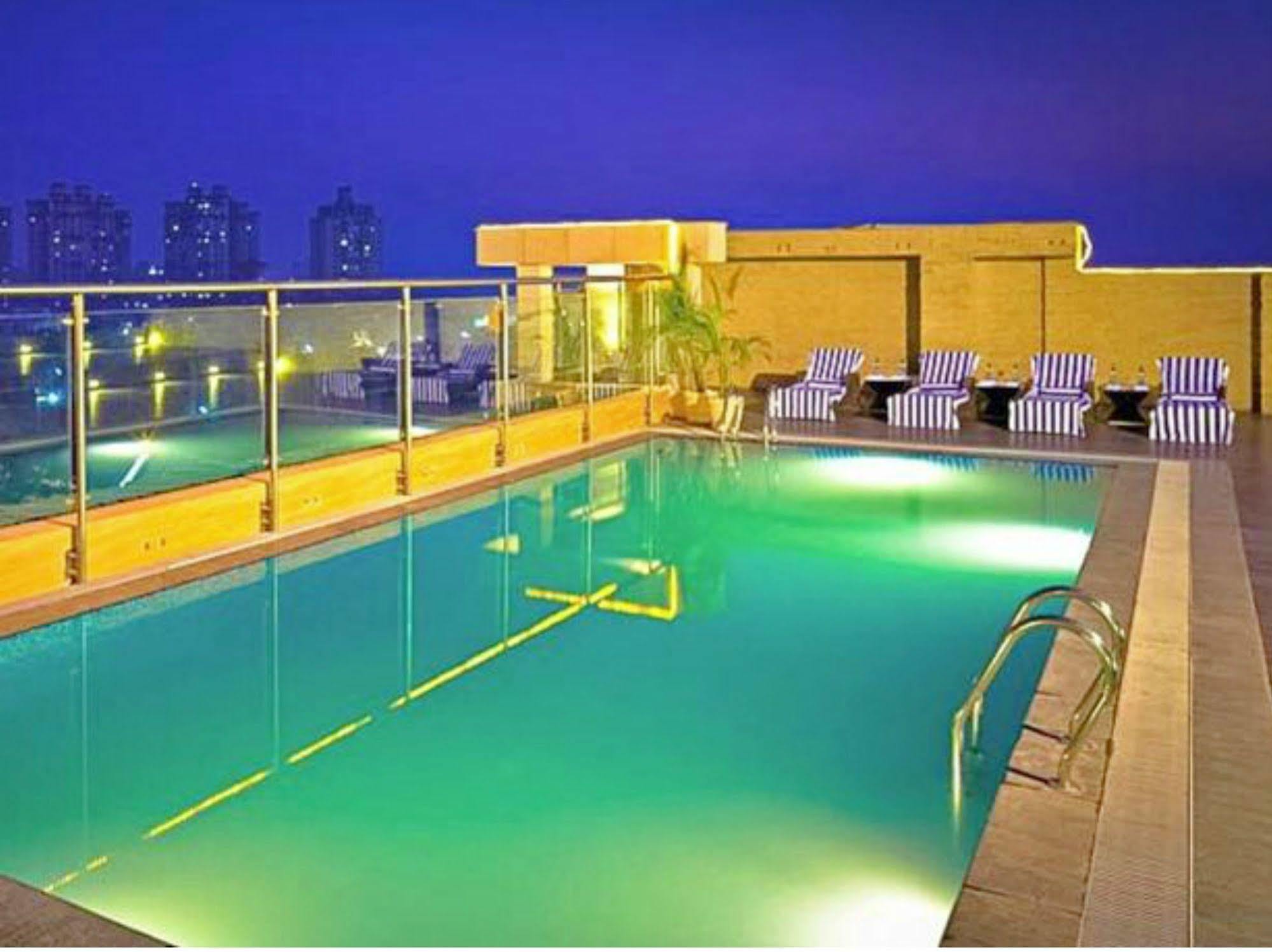 Radisson Hotel Sector 29 Gurugram Gurgaon Bagian luar foto