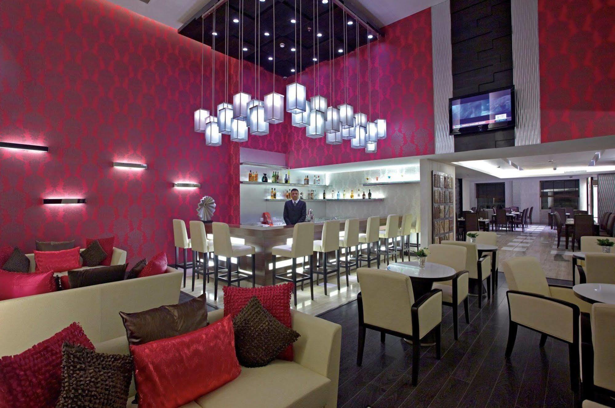 Radisson Hotel Sector 29 Gurugram Gurgaon Bagian luar foto